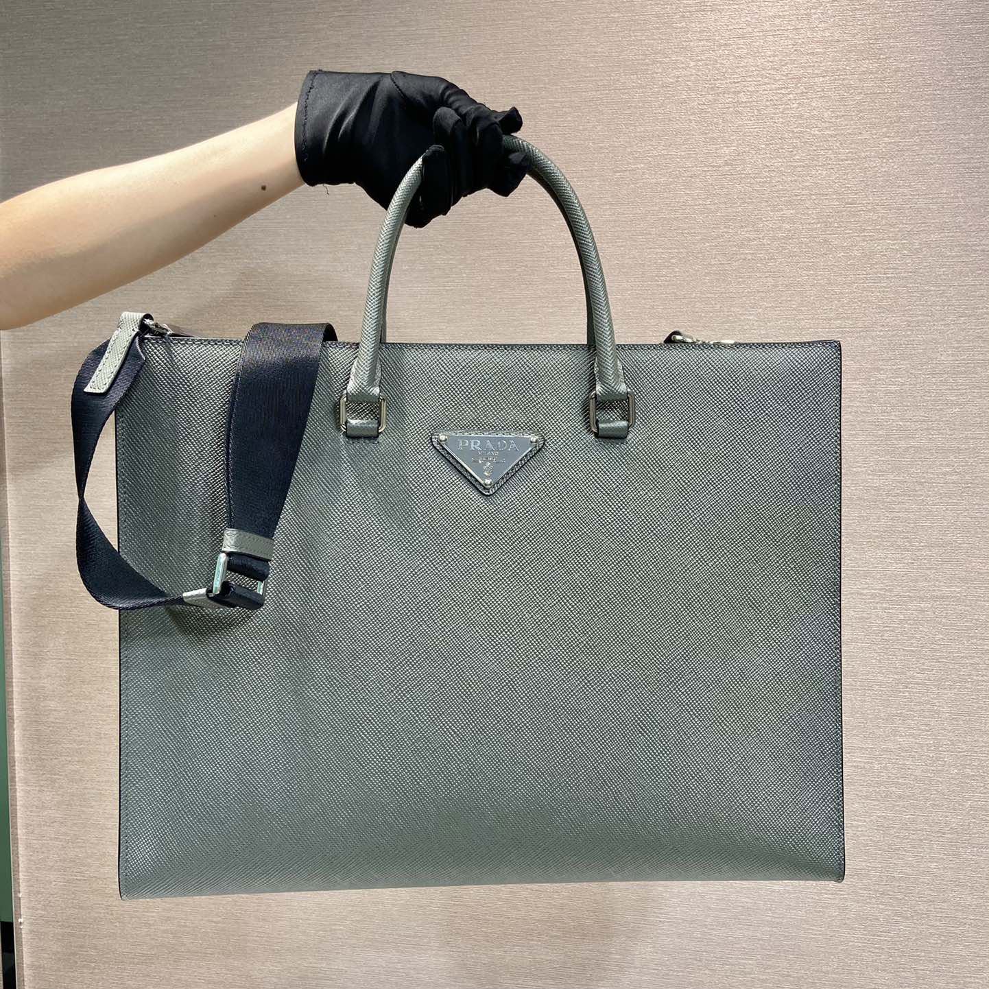 Pra*a shopping bags